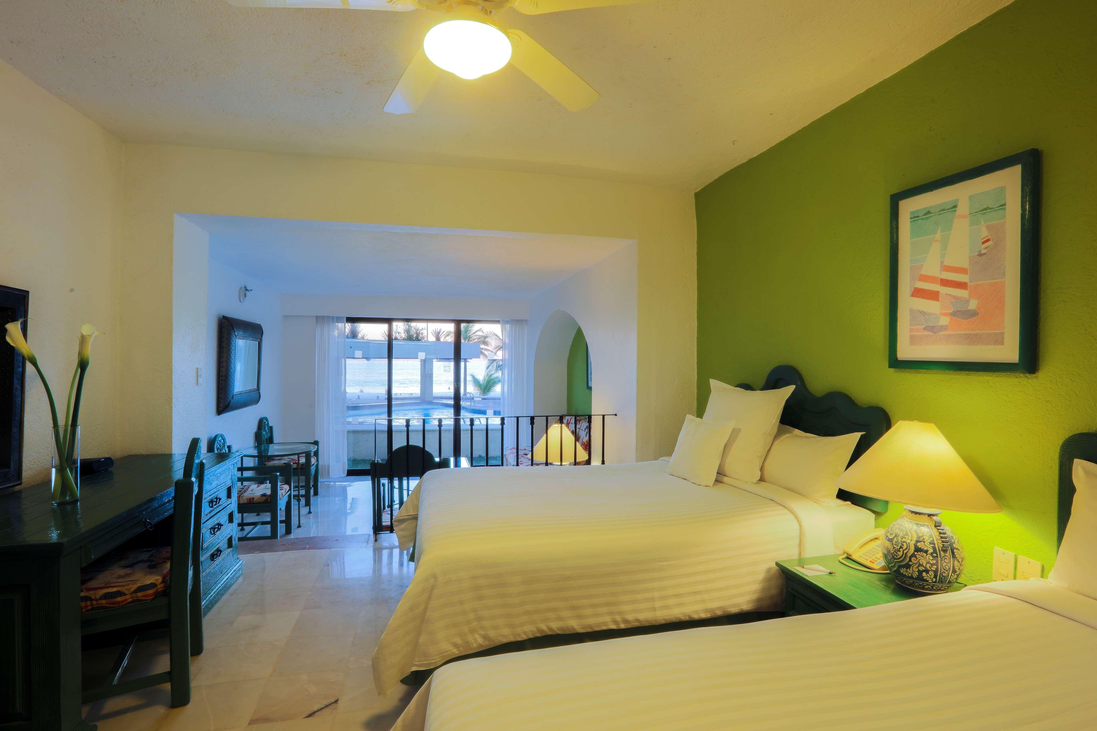 Отель Barcelo Ixtapa Икстапа Экстерьер фото